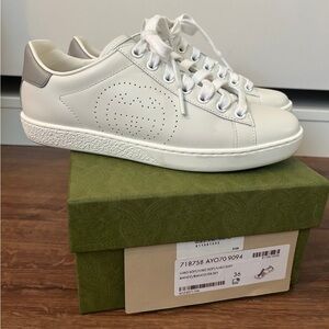 Gucci White and Gray Athletic Shoes